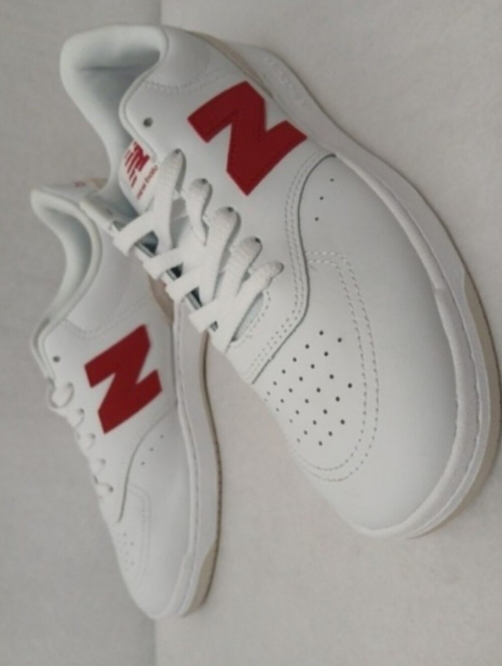 NWOT Unisex New Balance BB80M White Sneakers with Red 'N' Logo